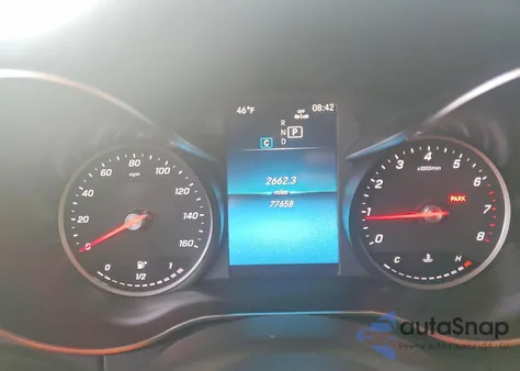 2020 Mercedes-Benz C 300 4Matic z USA, uszkodzony, nr VIN 55SWF8EB8LU325615